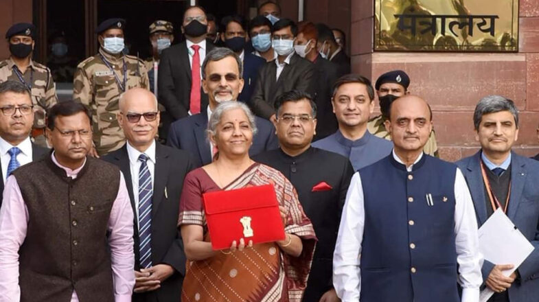 इस बार बजट रविवार को