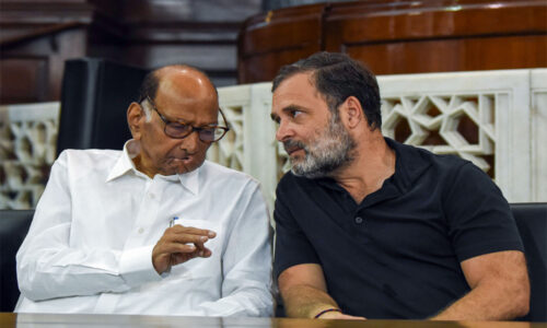 पवार परिवार के फैसले पर कांग्रेस की नजर