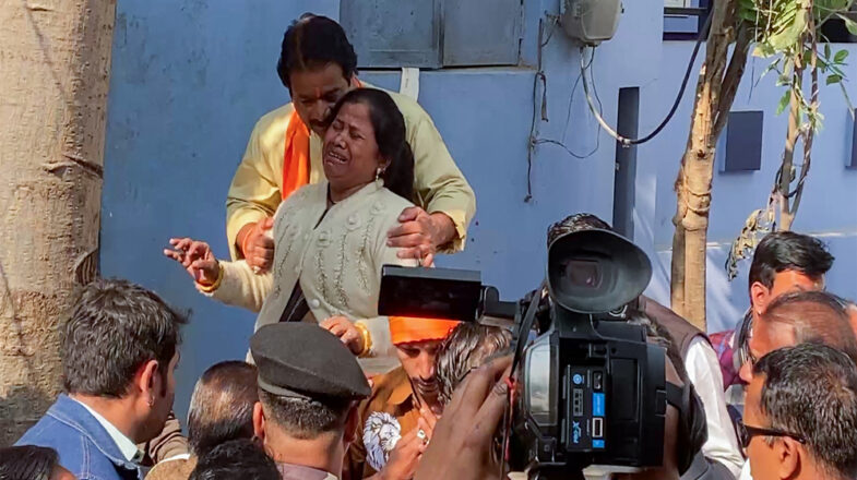 न झूठ हटेगा, न अंधेरा छंटेगा