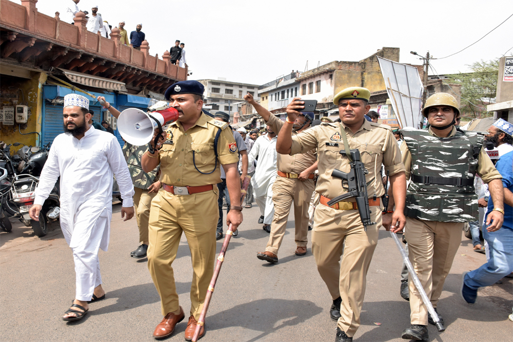 जोर जबरदस्ती शाकाहार का प्रचार-प्रसार
