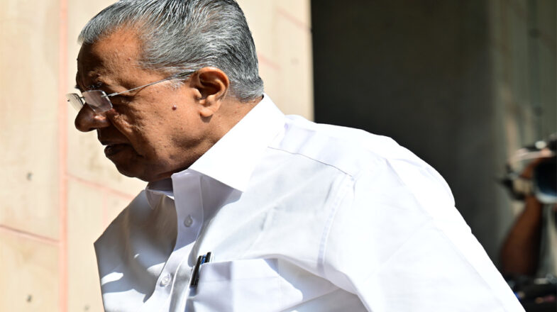 नतेशन विवाद में फंसे विजयन