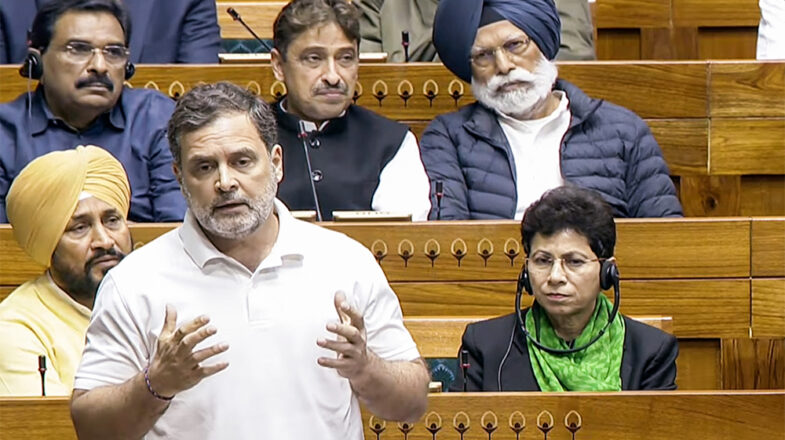 राहुल ने पीएम मोदी पर निशाना साधा