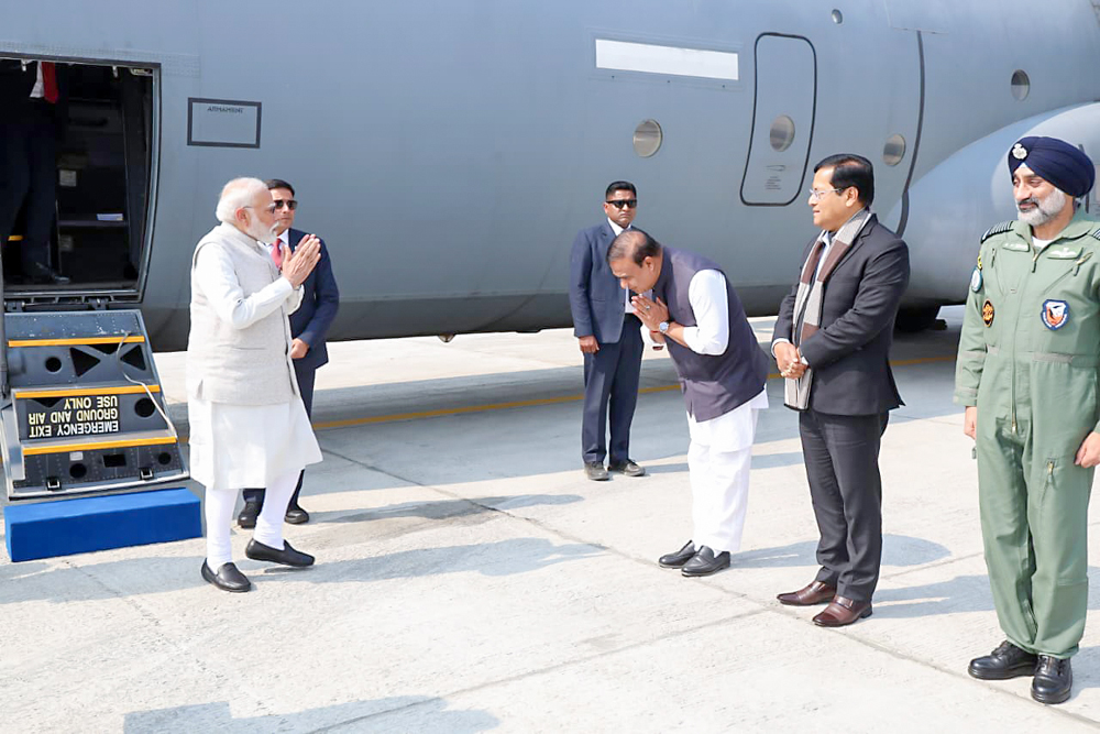 सीएम हिमंत ने असम आगमन पर पीएम मोदी का स्वागत किया