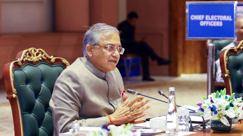 तृणमूल और चुनाव आयोग आमने सामने