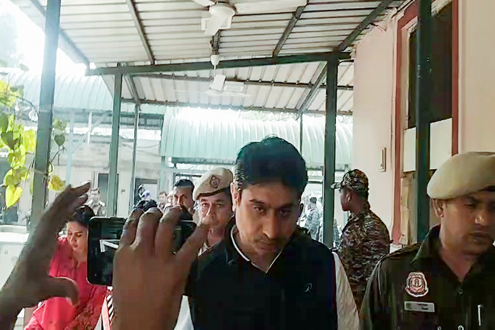 सारी असहमतियां साजिश नहीं होतीं!