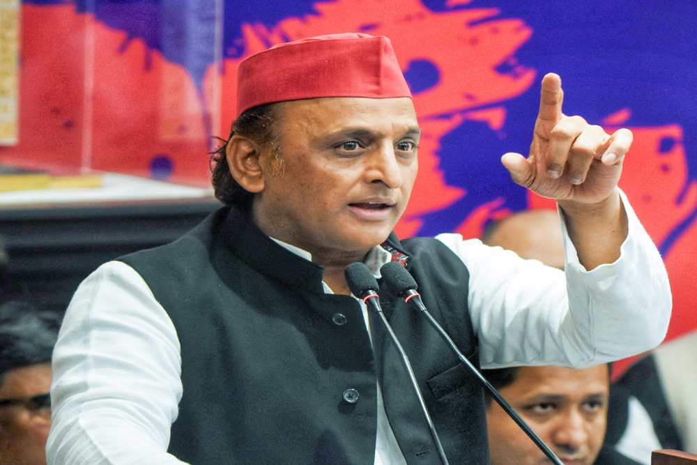 भाजपा वोट काटने की साजिशों के सहारे सत्ता में रहना चाहती है: अखिलेश यादव