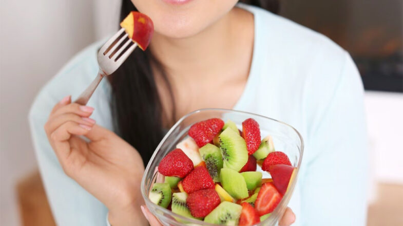 प्रेग्नेंसी में इन फलों का करें सेवन, मां के साथ शिशु के लिए भी फायदेमंद