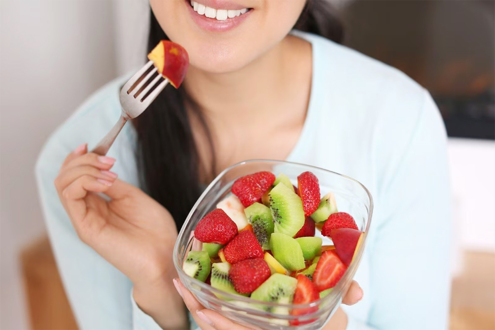 प्रेग्नेंसी में इन फलों का करें सेवन, मां के साथ शिशु के लिए भी फायदेमंद