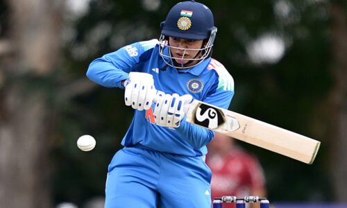 वनडे सीरीज: मंधाना-कौर ने लगाए अर्धशतक