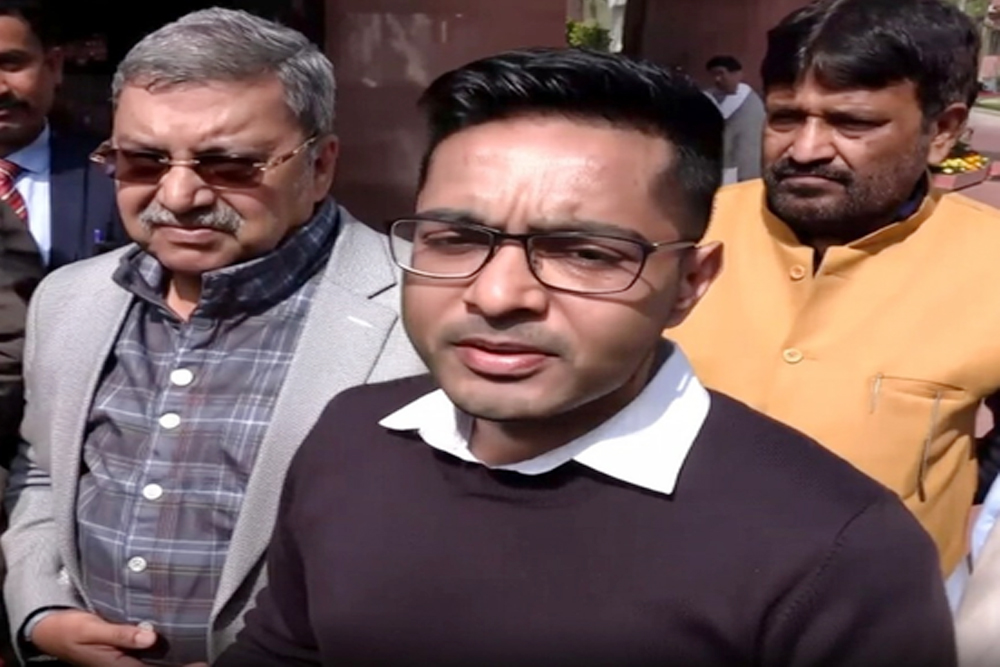 ओम बिरला को हटाने के लिए विपक्ष ने लोकसभा सचिवालय को भेजा नोटिस