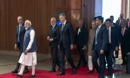 कई देशों के नेताओं से मिले मोदी