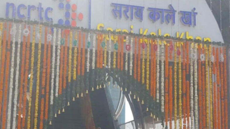 नमो भारत रैपिड रेल में सफर कर यात्रियों ने जताई खुशी