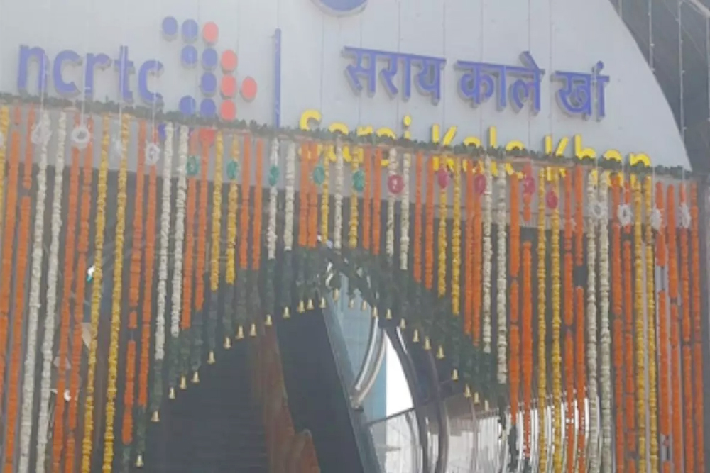 नमो भारत रैपिड रेल में सफर कर यात्रियों ने जताई खुशी