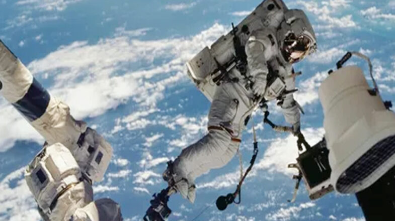 स्पेस में क्यों बढ़ जाती है एस्ट्रोनॉट्स की हाइट? यहां समझें ‘ग्रैविटी’ का पूरा गणित