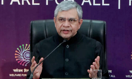 एआई समिट में अव्यवस्था पर मंत्री ने माफी मांगी