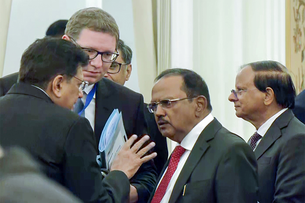 क्या डोवाल ने करवाया व्यापार सौदा?