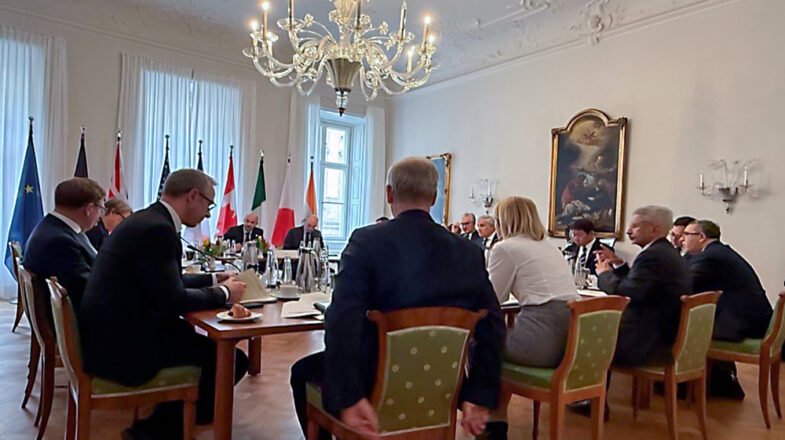 अनिश्चय से परेशान यूरोप