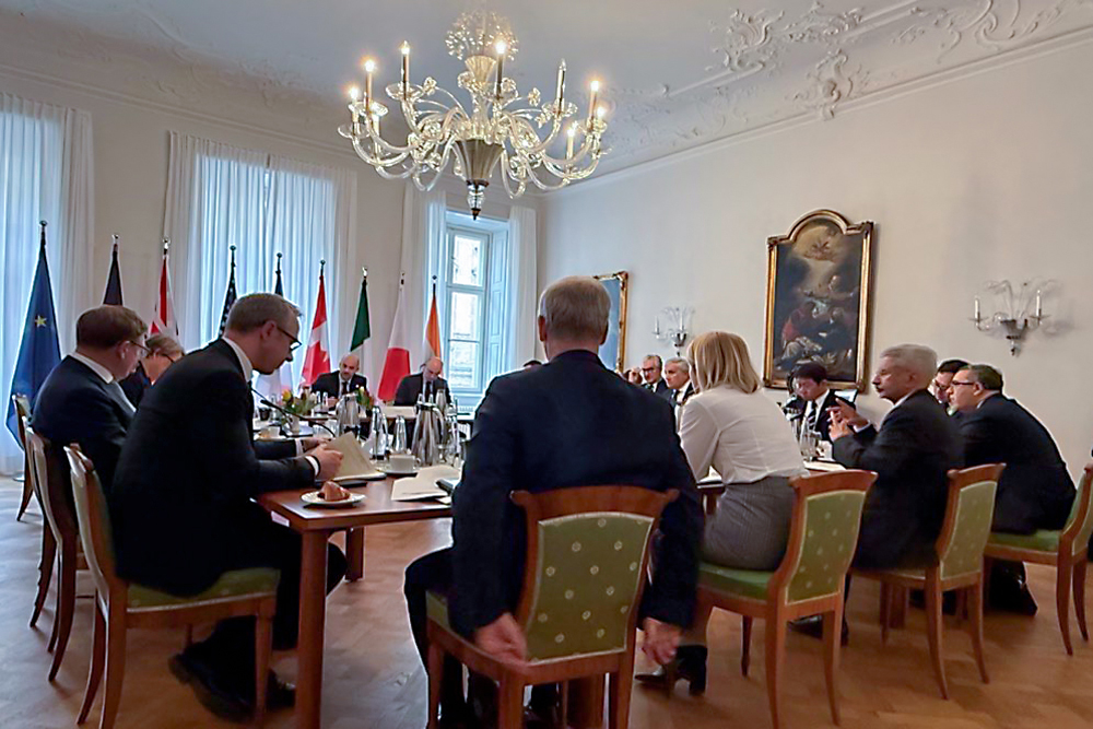 अनिश्चय से परेशान यूरोप