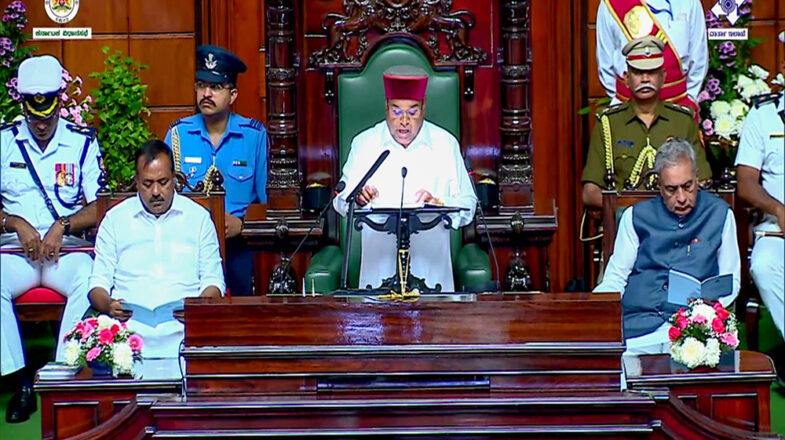 देखा देखी रंग बदल रहे हैं राज्यपाल