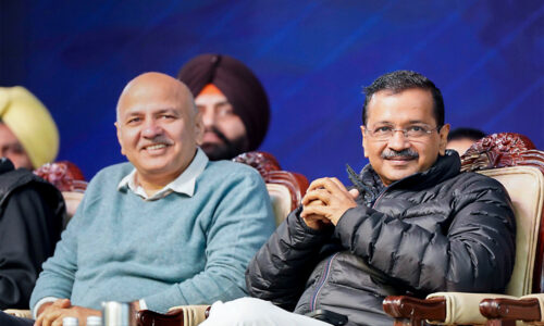 बदनीयती से हटता परदा