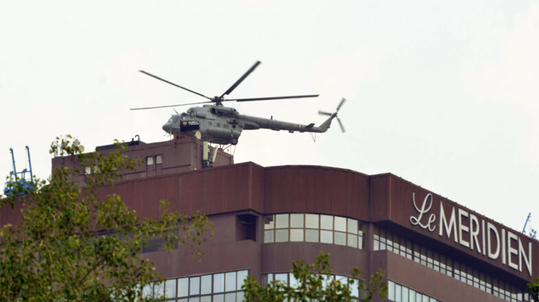 एआई सम्मेलन में होटल की मारामारी