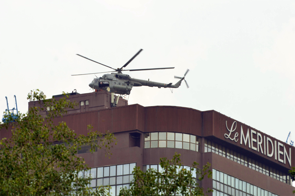 एआई सम्मेलन में होटल की मारामारी