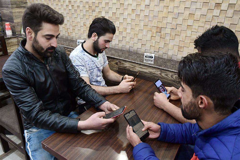 सोशल मीडिया बैन रामबाण नहीं है