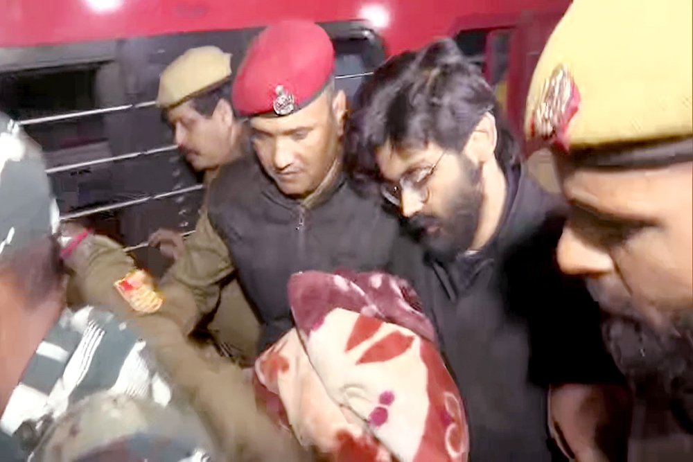 दंगों के आरोपी शरजील इमाम की पैरोल खत्म, तिहाड़ में सरेंडर करने के लिए बिहार से दिल्ली रवाना