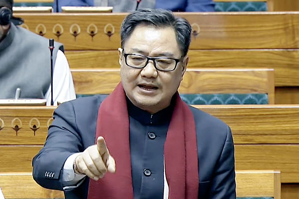 लोकसभा में कांग्रेस के हंगामे पर किरेन रिजिजू की तीखी प्रतिक्रिया