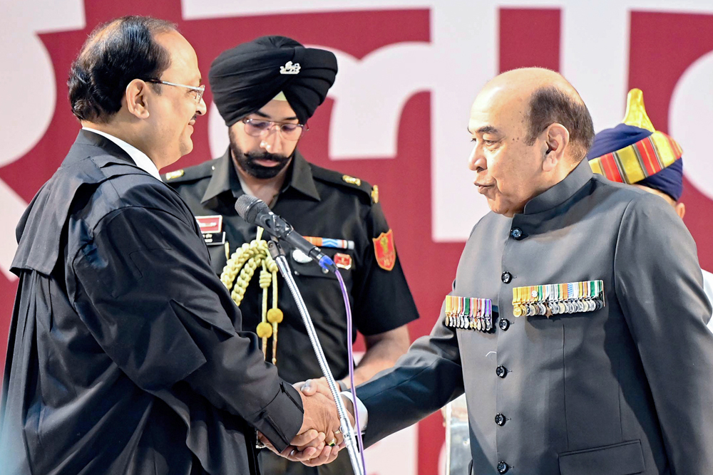 बिहार के राज्यपाल सैयद अता हसनैन ने लोक भवन में ली पद की शपथ