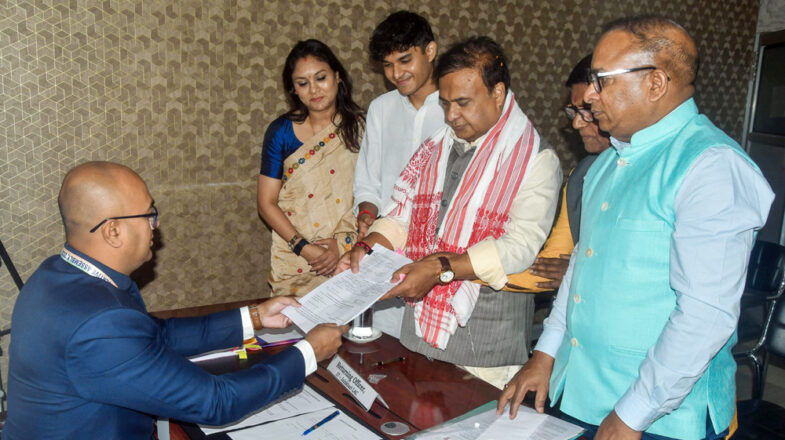 असम  चुनाव : हिमंता सरमा ने भरा नामांकन, सातवीं बार चुनावी मैदान में मुख्यमंत्री