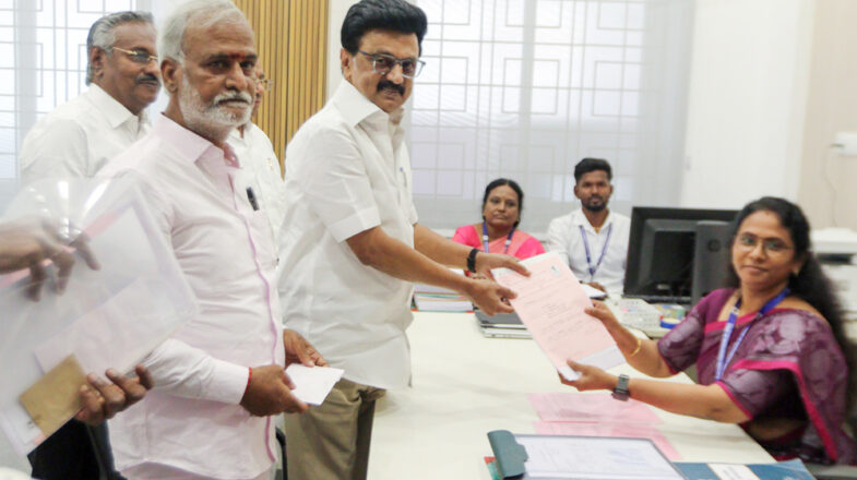 स्टालिन ने कोलाथुर से किया नामांकन