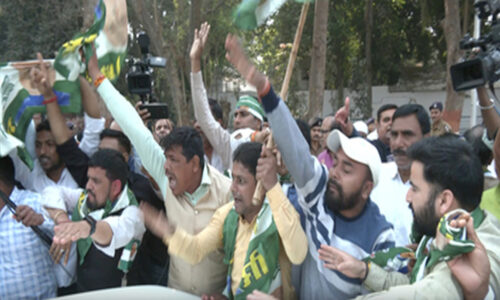 नीतीश कुमार के राज्यसभा जाने की अटकलों पर फूटा जदयू कार्यकर्ताओं का गुस्सा