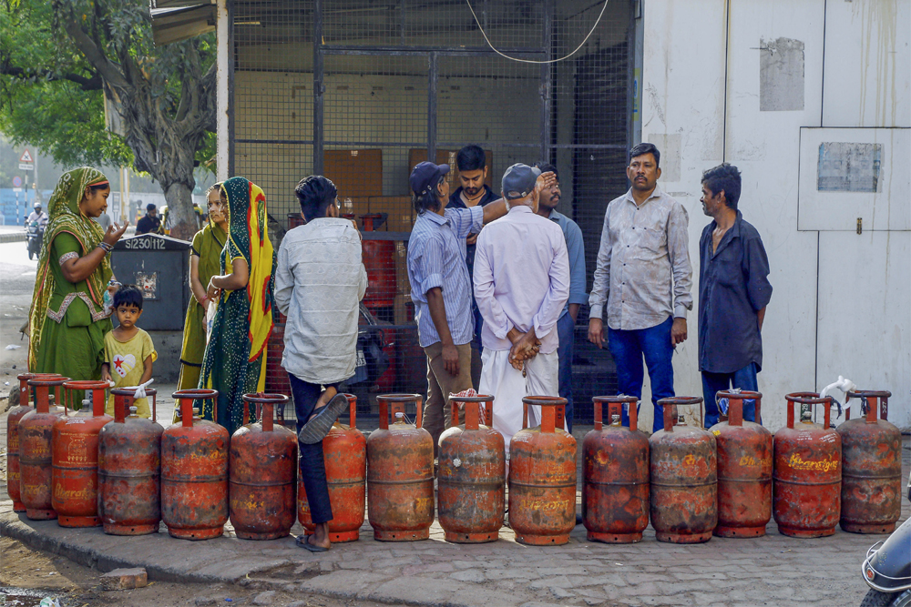 गैस का संकट संभालना मुश्किल