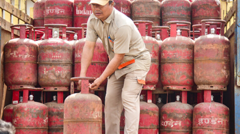 केंद्र ने कमर्शियल एलपीजी के आवंटन को बढ़ाकर 70 प्रतिशत किया