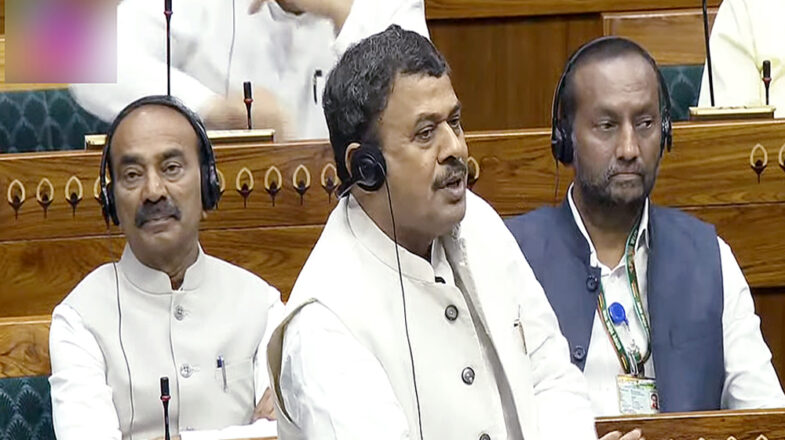 यादव सांसद पर जदयू ने लटकाई तलवार