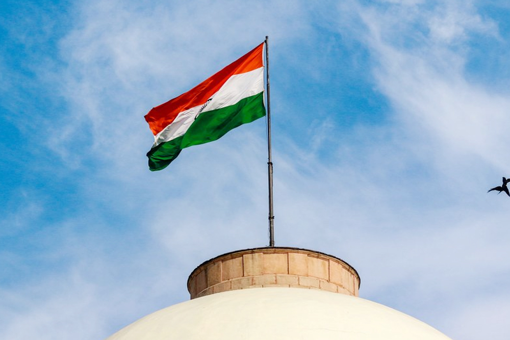 फ्लाइट कैंसिल होने की वजह से कतर में शॉर्ट-टर्म वीजा वाले कई भारतीय फंसे