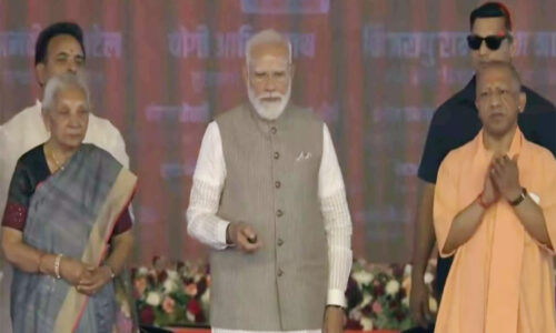 प्रधानमंत्री मोदी ने जनता से कराया जेवर एयरपोर्ट का उद्घाटन