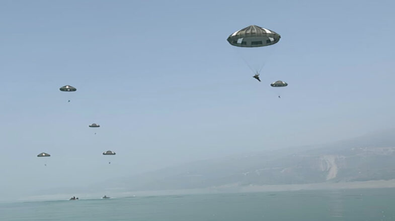 टिहरी बांध पर सेना के जवानों ने किया पैरा जंपिंग का विशेष प्रशिक्षण