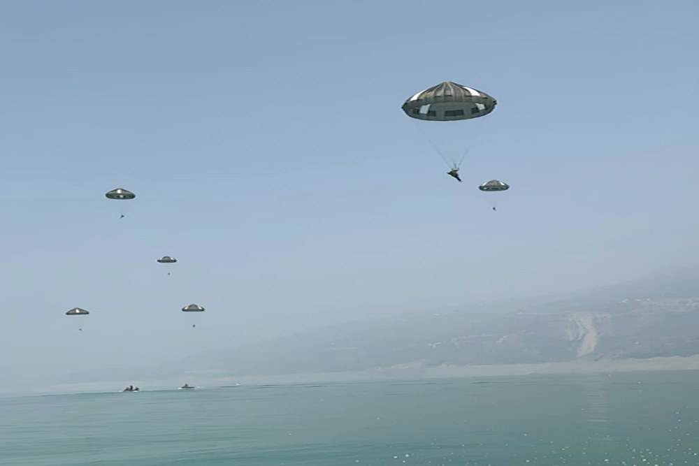 टिहरी बांध पर सेना के जवानों ने किया पैरा जंपिंग का विशेष प्रशिक्षण