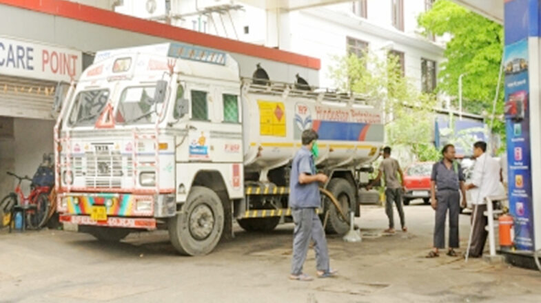 भारत के पास 60 दिनों का कच्चे तेल का भंडार