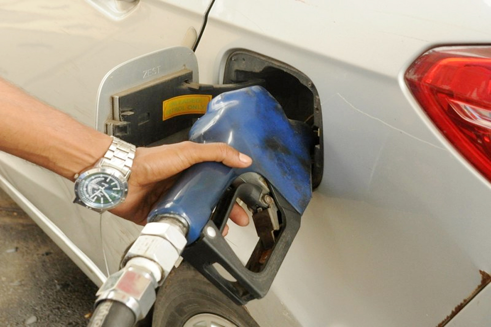 प्रीमियम पेट्रोल 2 रुपए प्रति लीटर हुआ महंगा