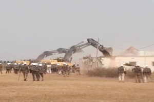 झारखंड : पूर्व मंत्री और कांग्रेस नेता योगेंद्र साव के आवास पर चला बुलडोजर