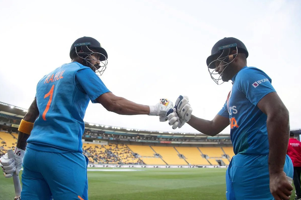 जब संजू सैमसन लाइन तोड़कर केएल राहुल से मिलने पहुंचे