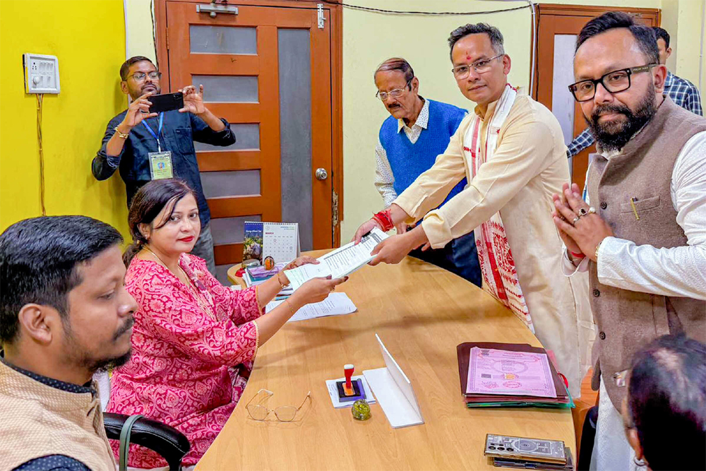 असम में कांग्रेस ने भाजपा को दिया झटका