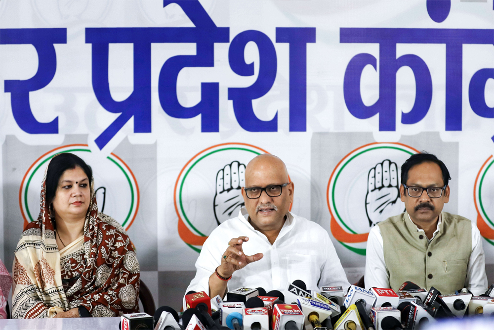 कांग्रेस की राजनीति से सपा परेशान