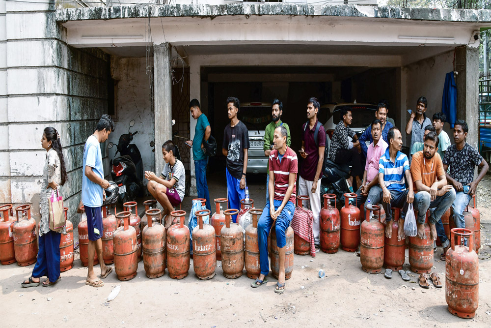 गैस नहीं तो कोयला है, नाले से गैस है!