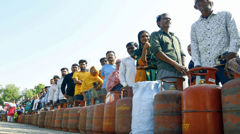 एलपीजी संकट को मान क्यों नहीं रही सरकार!