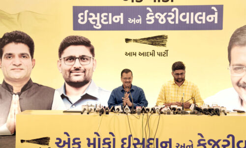 गुजरात में पैसे बांटेंगे केजरीवाल