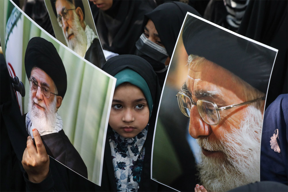 खामेनेई की हालत गंभीर होने का दावा